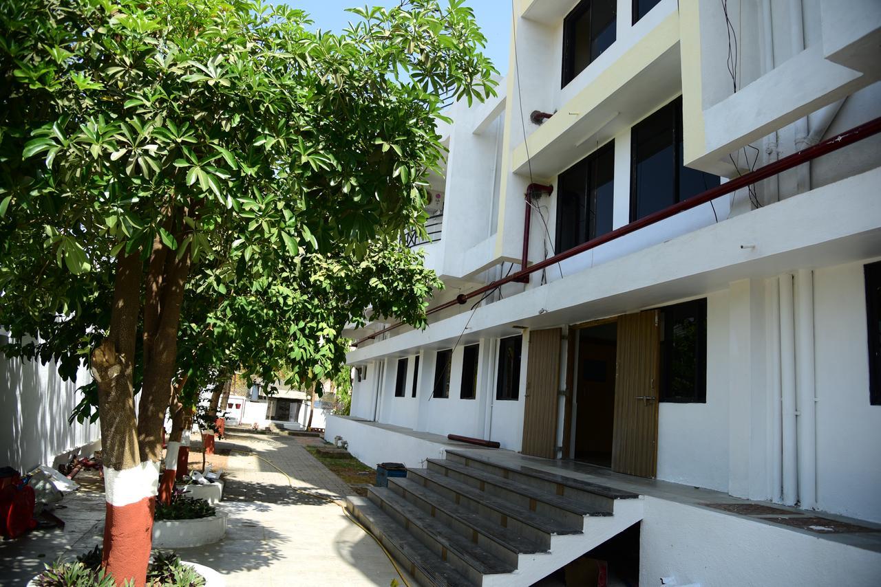 River Touch Resort Silvassa Exterior foto