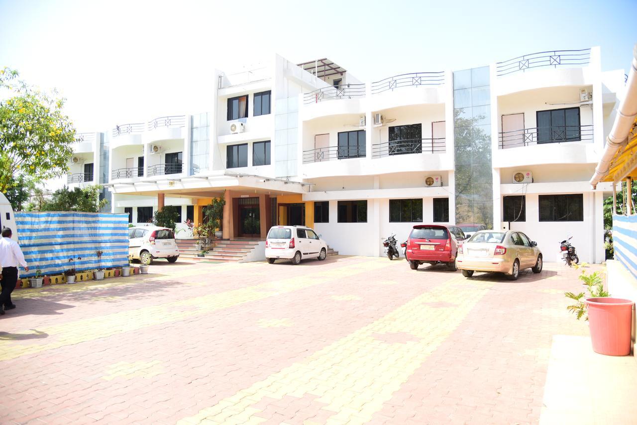 River Touch Resort Silvassa Exterior foto